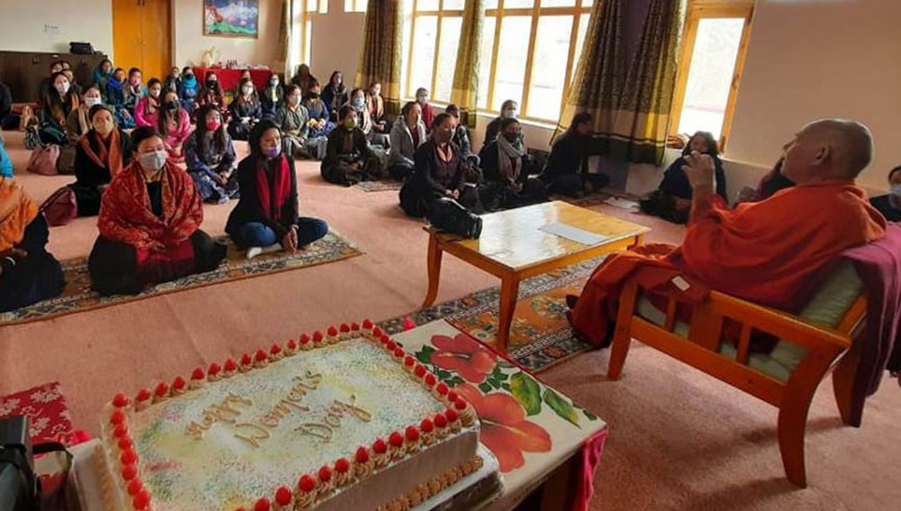 Học thiền và yoga tại một trung tâm ở ladakh trong hành trình khám phá ladakh của Bucketravel